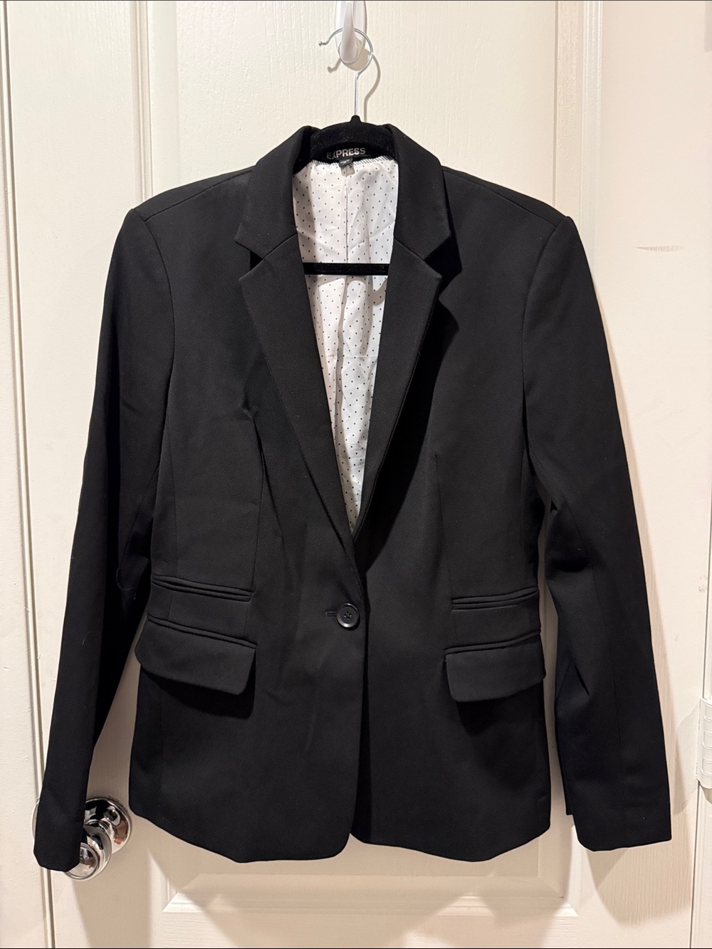 EUC Express Black Single-Button Women's Blazer with Notched Lapel